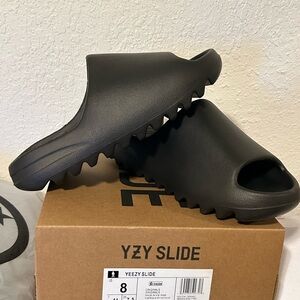 Yeezy Slide in Deep Black